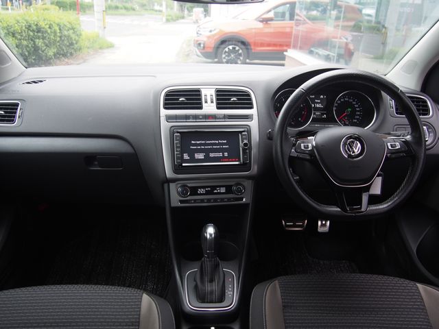 VOLKSWAGEN CROSS POLO