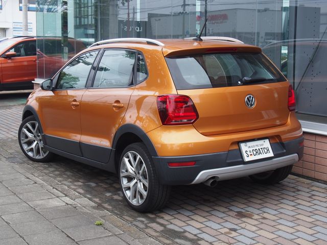 VOLKSWAGEN CROSS POLO