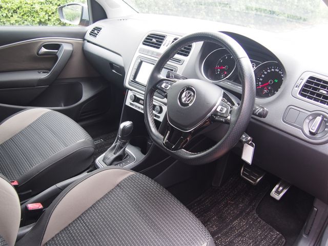 VOLKSWAGEN CROSS POLO