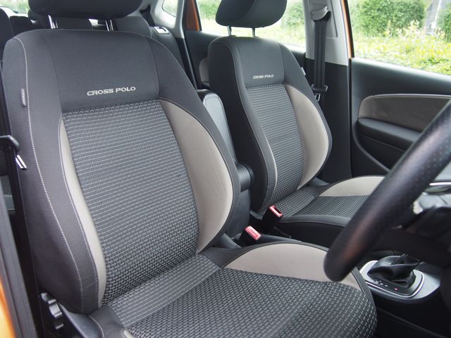 VOLKSWAGEN CROSS POLO