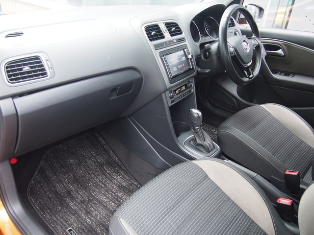 VOLKSWAGEN CROSS POLO