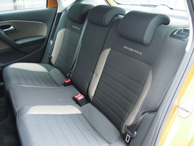 VOLKSWAGEN CROSS POLO
