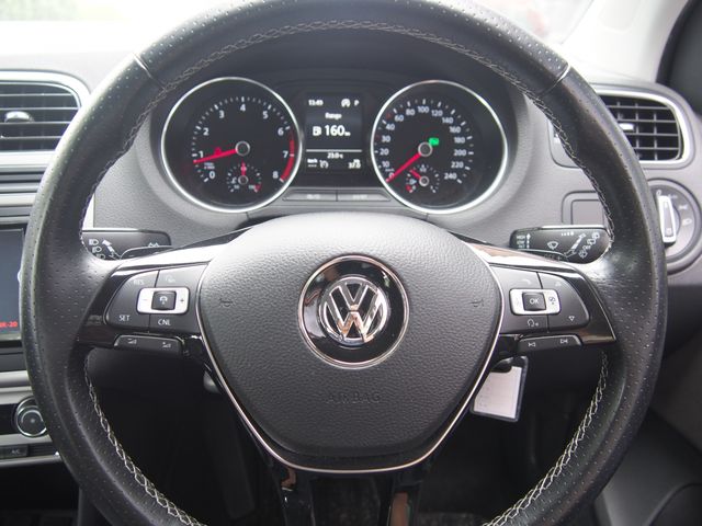 VOLKSWAGEN CROSS POLO