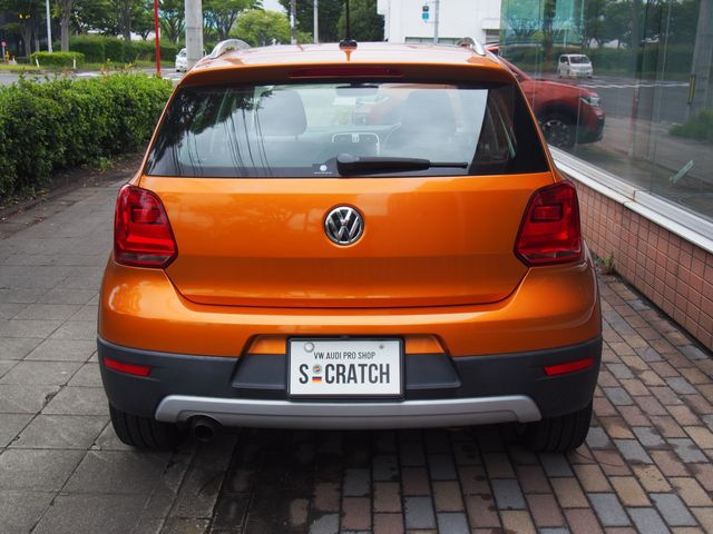 VOLKSWAGEN CROSS POLO