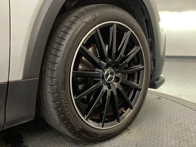 MERCEDES BENZ GLB