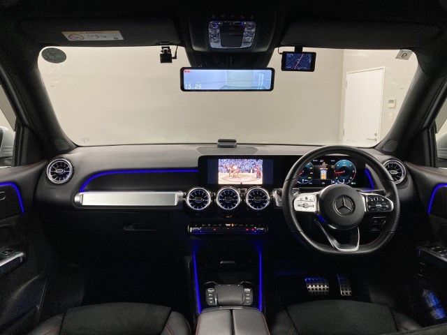 MERCEDES BENZ GLB