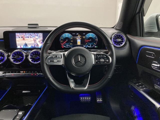 MERCEDES BENZ GLB