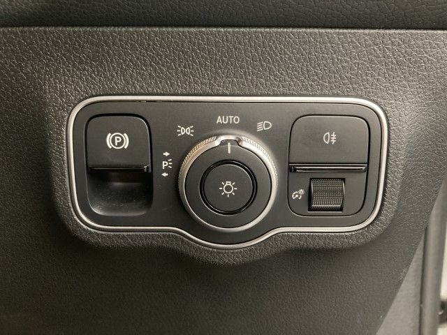 MERCEDES BENZ GLB