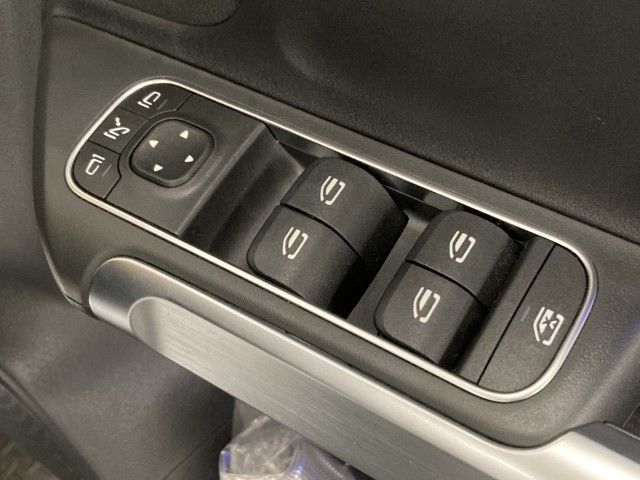 MERCEDES BENZ GLB