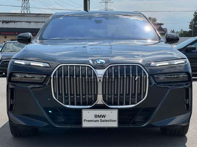BMW i7