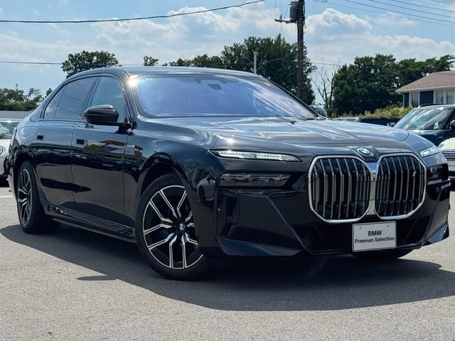 BMW i7