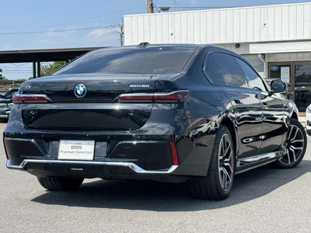 BMW i7