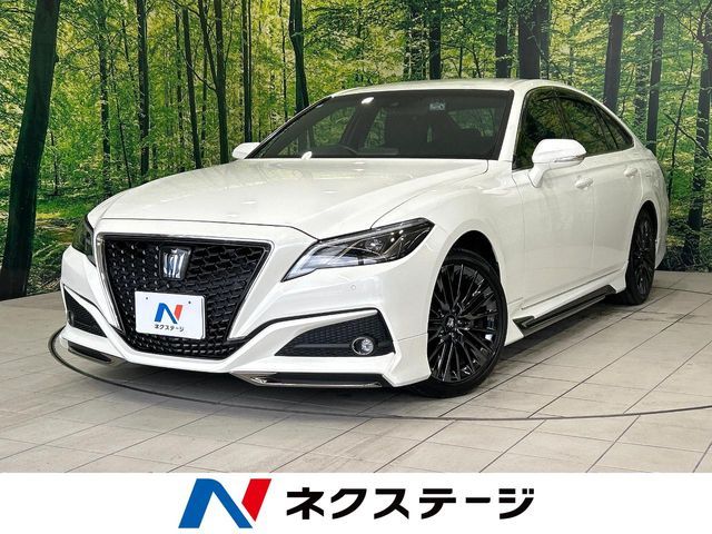 CROWN sedan hybrid