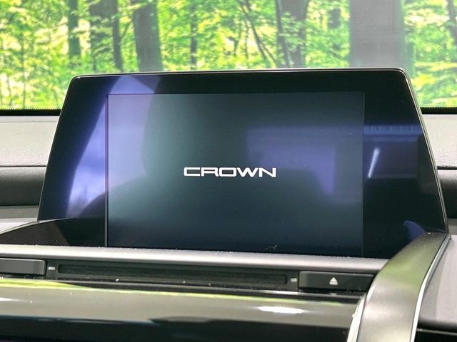 CROWN sedan hybrid