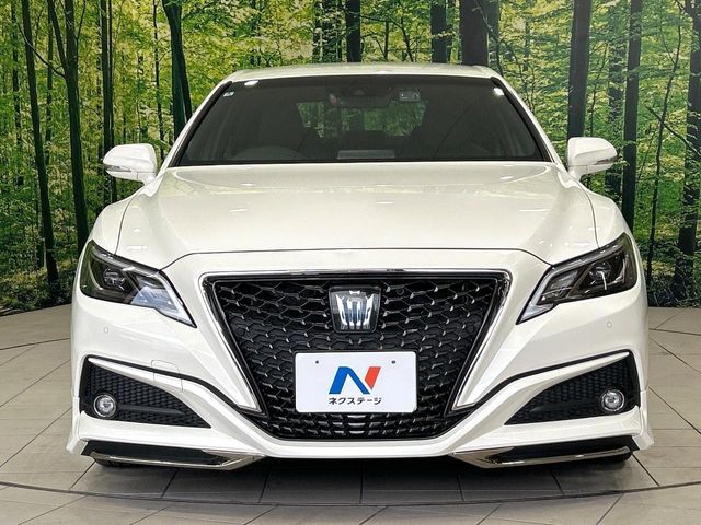 CROWN sedan hybrid