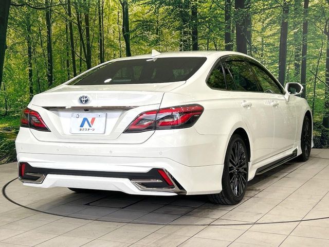 CROWN sedan hybrid