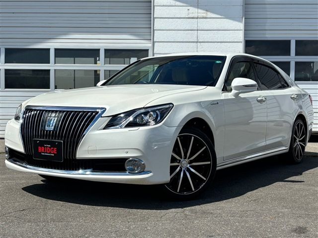 CROWN MAJESTA HYBRID 4WD