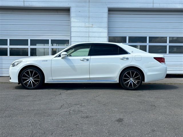 CROWN MAJESTA HYBRID 4WD