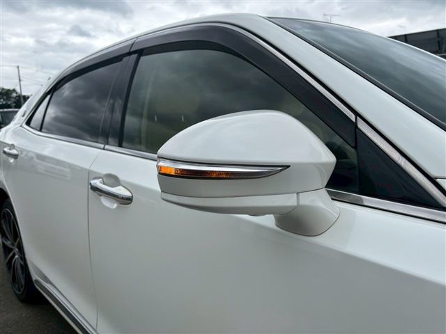 CROWN MAJESTA HYBRID 4WD