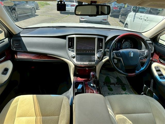 CROWN MAJESTA HYBRID 4WD