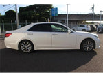 CROWN sedan hybrid