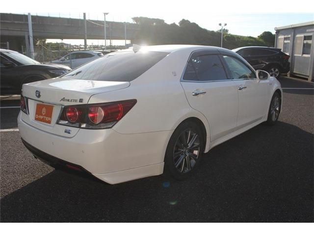 CROWN sedan hybrid