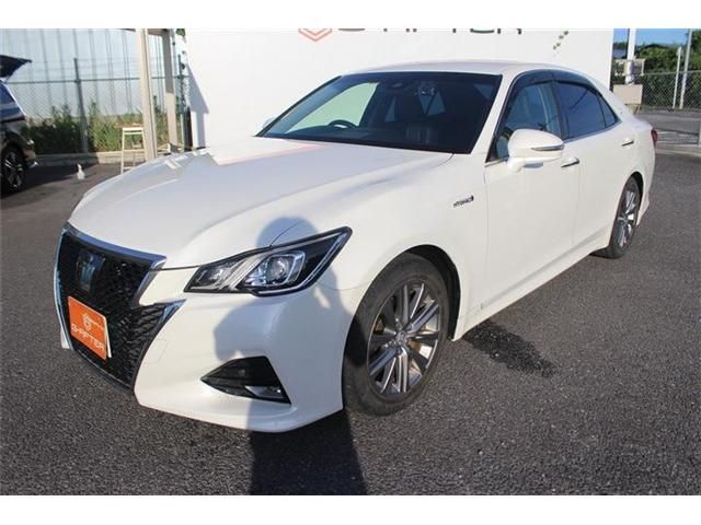CROWN sedan hybrid