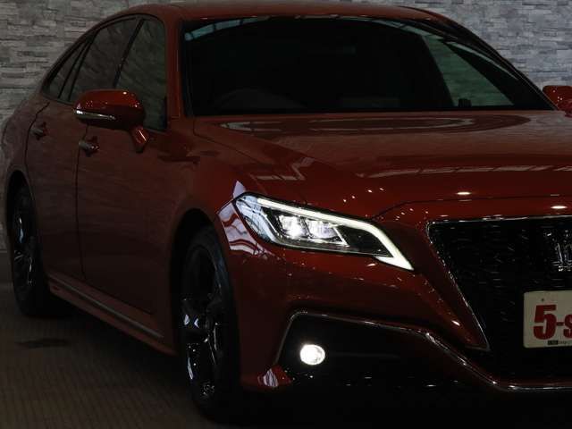 CROWN sedan
