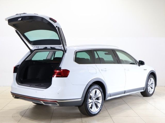 VOLKSWAGEN PASSAT Alltrack