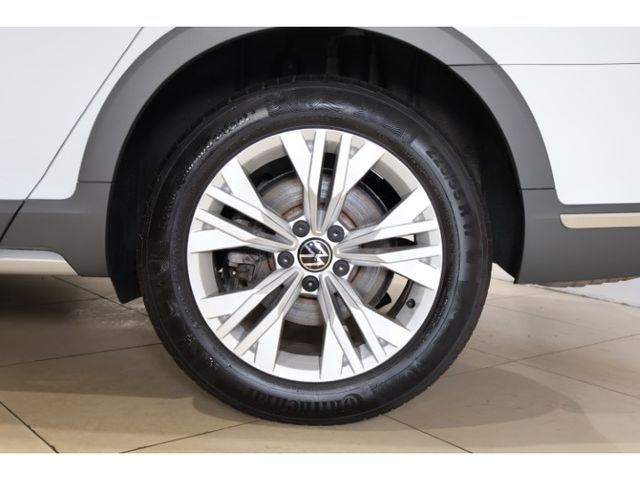VOLKSWAGEN PASSAT Alltrack