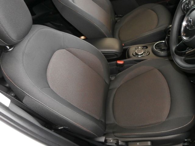 BMW MINI COOPER CROSSOVER