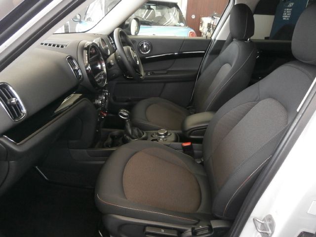 BMW MINI COOPER CROSSOVER