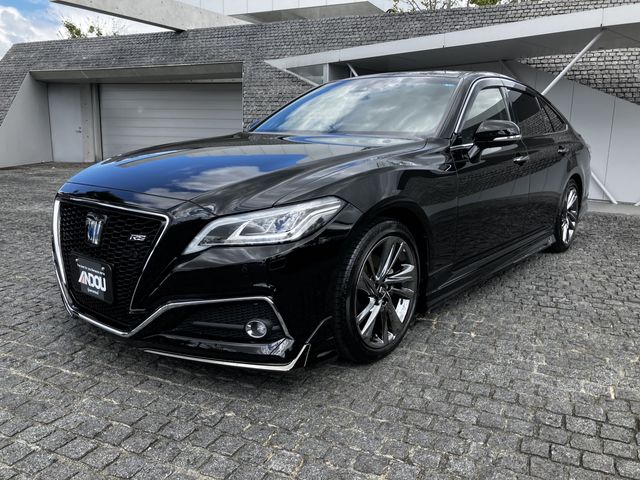 CROWN sedan hybrid