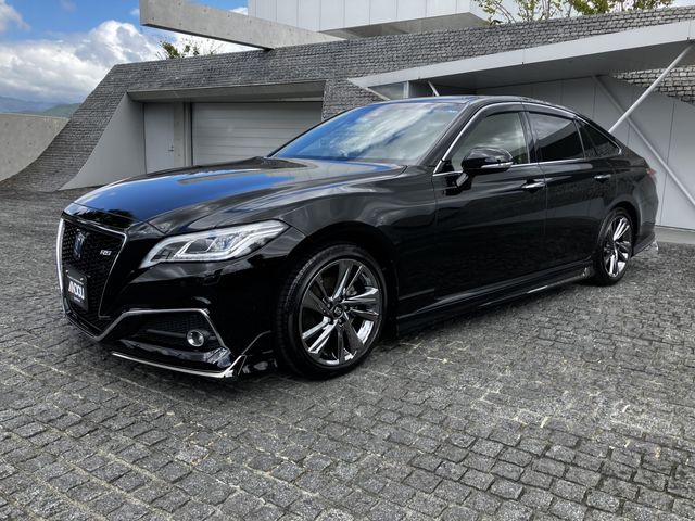 CROWN sedan hybrid