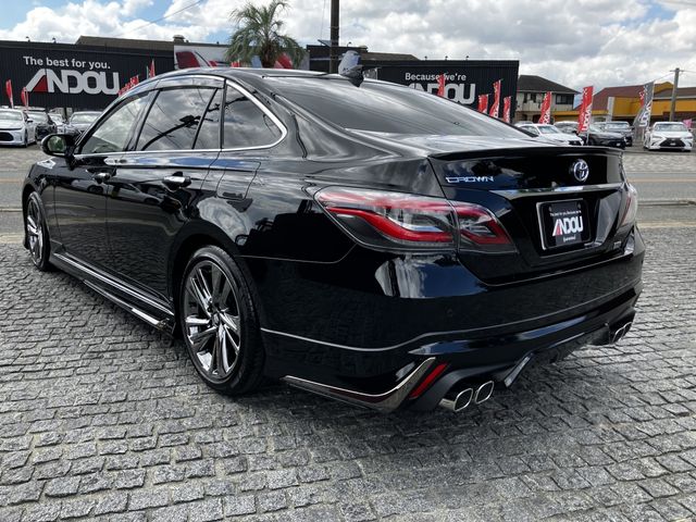 CROWN sedan hybrid