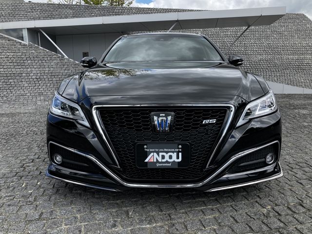 CROWN sedan hybrid