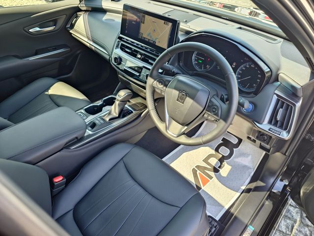 CROWN sedan hybrid