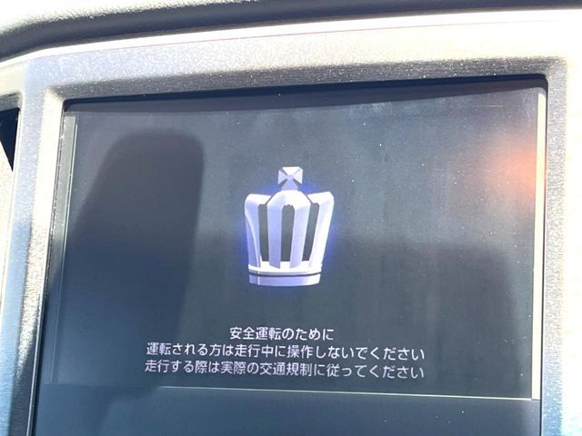 CROWN sedan hybrid