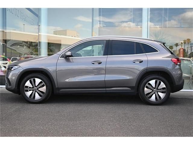 MERCEDES BENZ EQA