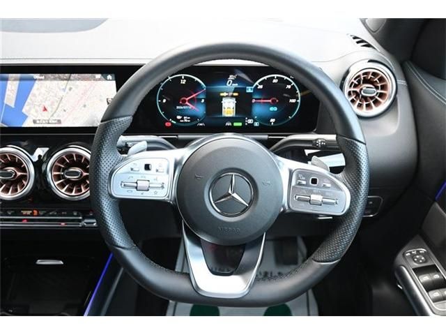 MERCEDES BENZ EQA