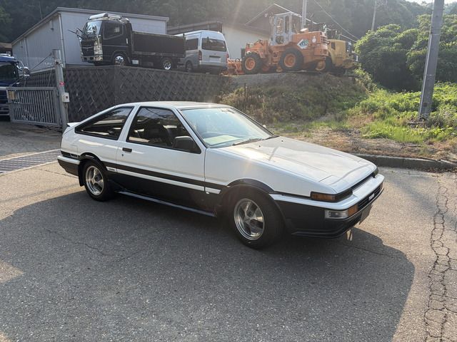 SPRINTER TRUENO hatchback
