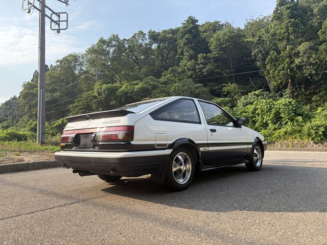 SPRINTER TRUENO hatchback