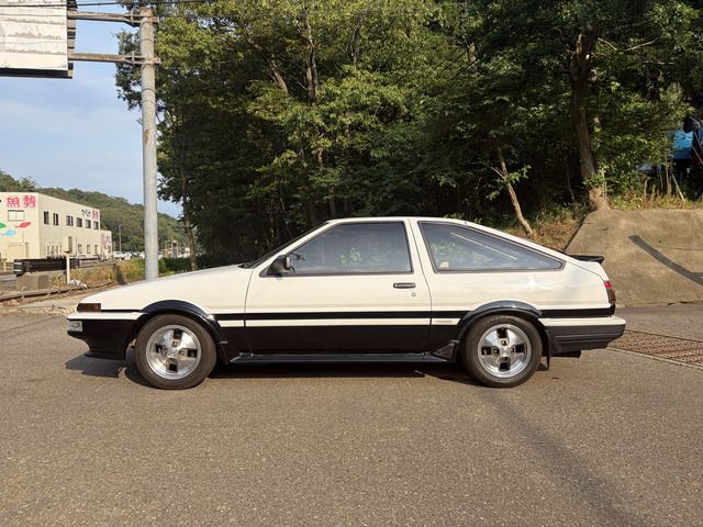 SPRINTER TRUENO hatchback