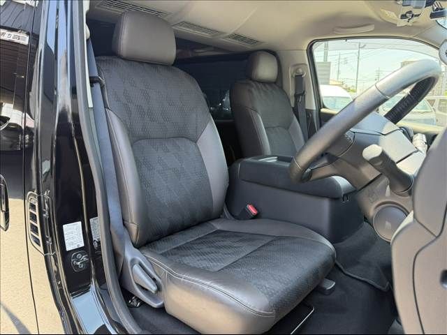 CARAVAN van 2WD