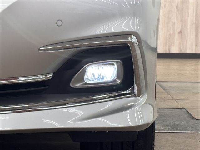 CROWN sedan hybrid