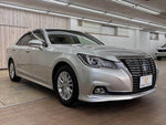 CROWN sedan hybrid