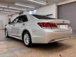 CROWN sedan hybrid