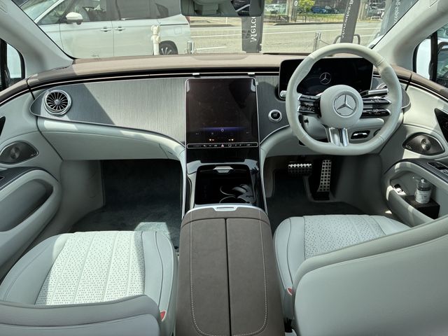 MERCEDES BENZ EQS