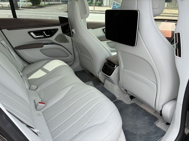 MERCEDES BENZ EQS