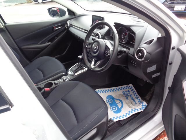 MAZDA2